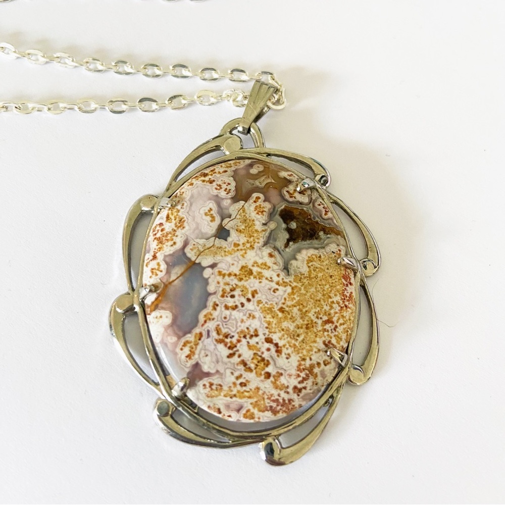Vintage picture agate stone pendant in silver tone setting on 18” chain